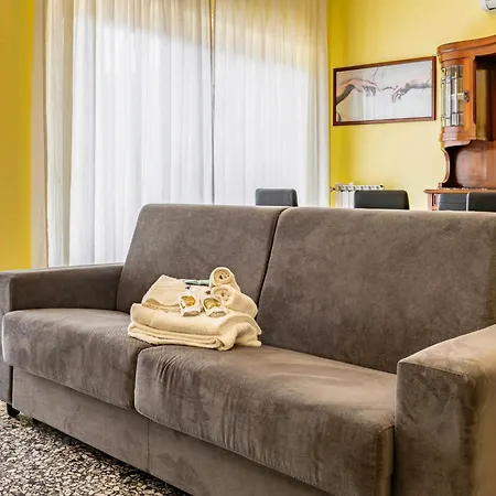 Guesthost - Punta Mesco Apartment La Spezia